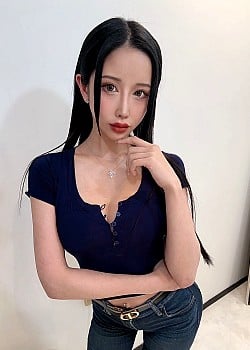 Akari Higashi